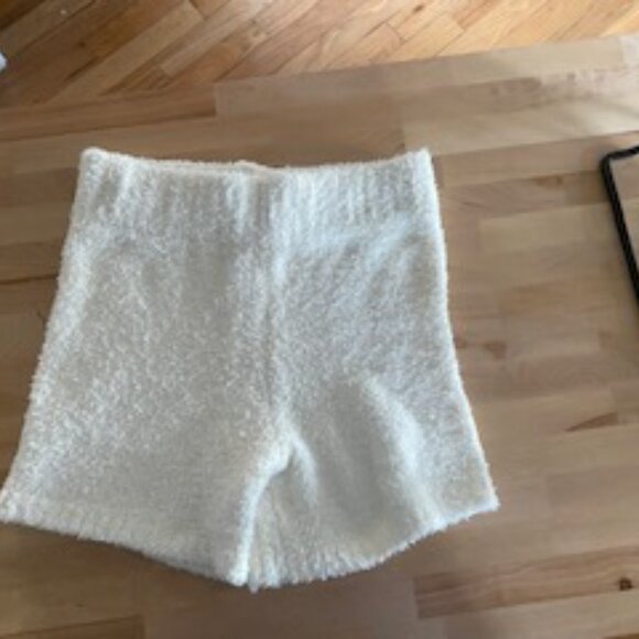 SKIMS Cozy Set - Shorts & Pullover Large White - Picture 7 of 9